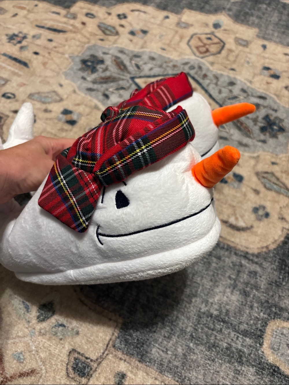 Vineyard vines slippers! White Snowman, size xxl which is a 2-3